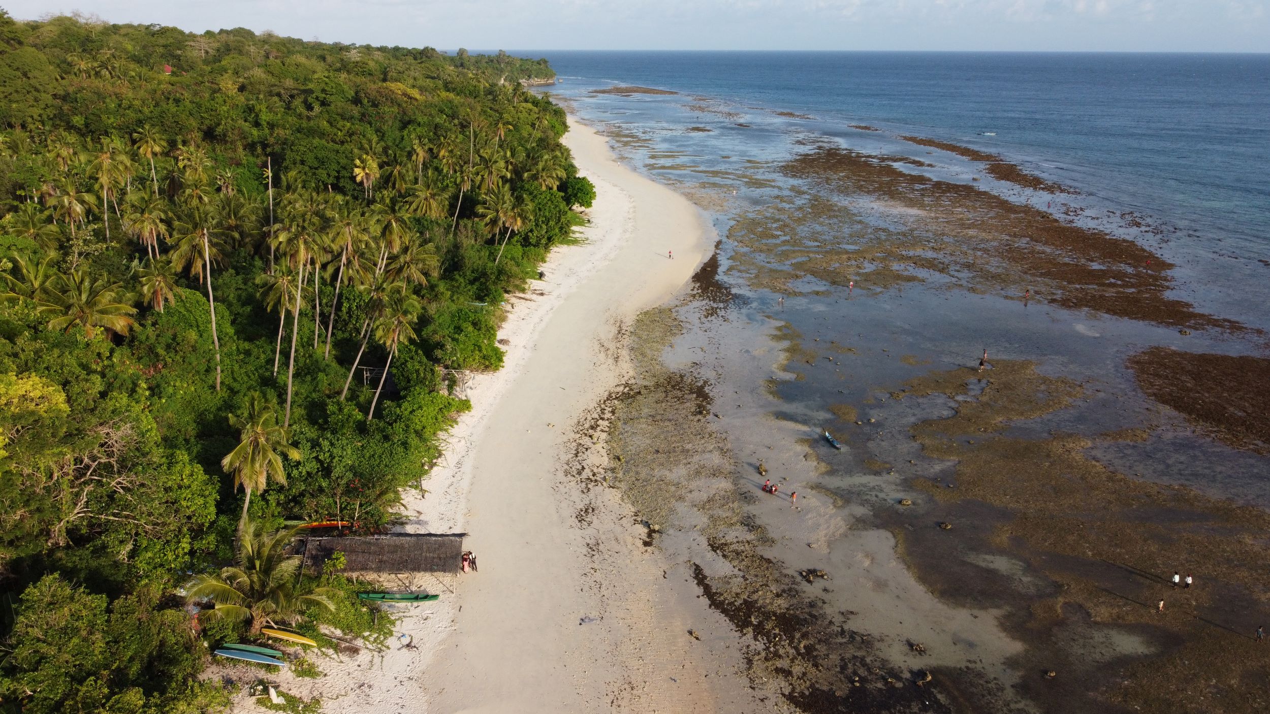 Wisata Pantai Jodoh di Desa Lampanairi