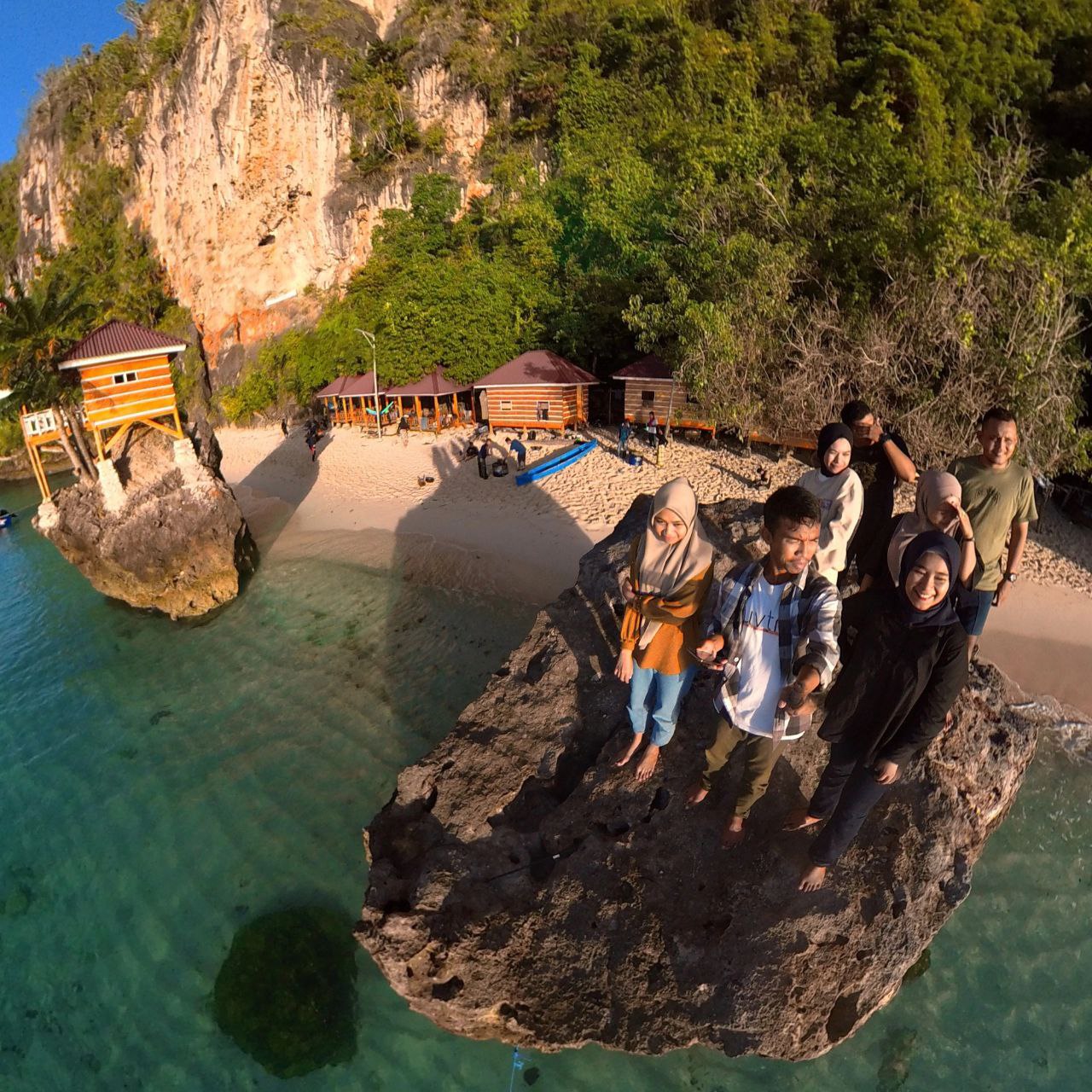 Eksplorasi Keajaiban Pantai Lakadao di Buton Selatan