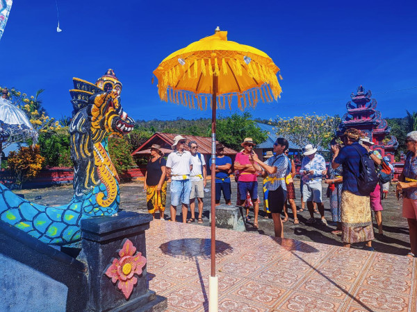 Sail to Indonesia In Baubau City (Visit Karing-karing Village (Litle Bali) and Palabusa Village)